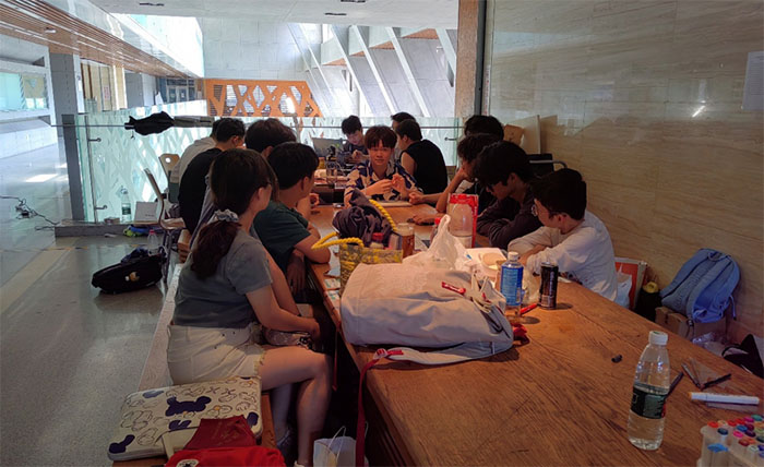 ���o���g������У�Gɫ�e�ֹ���ϵ�y