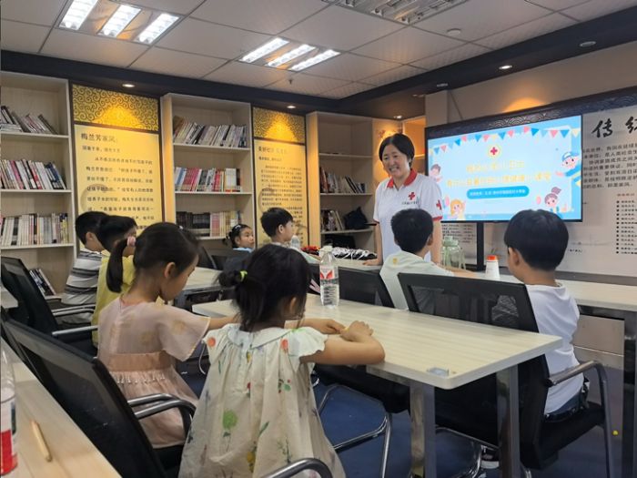 �Ĺ�ӳ�ģ�ů�❙�硪��̩�݌W(xu��)Ժ�����ƌW(xu��)�W(xu��)Ժ(li��n)�ϡ������ഺ���tʮ�ֈF(tu��n)�(du��)�_չ����������С�n�á���ɫ�n��