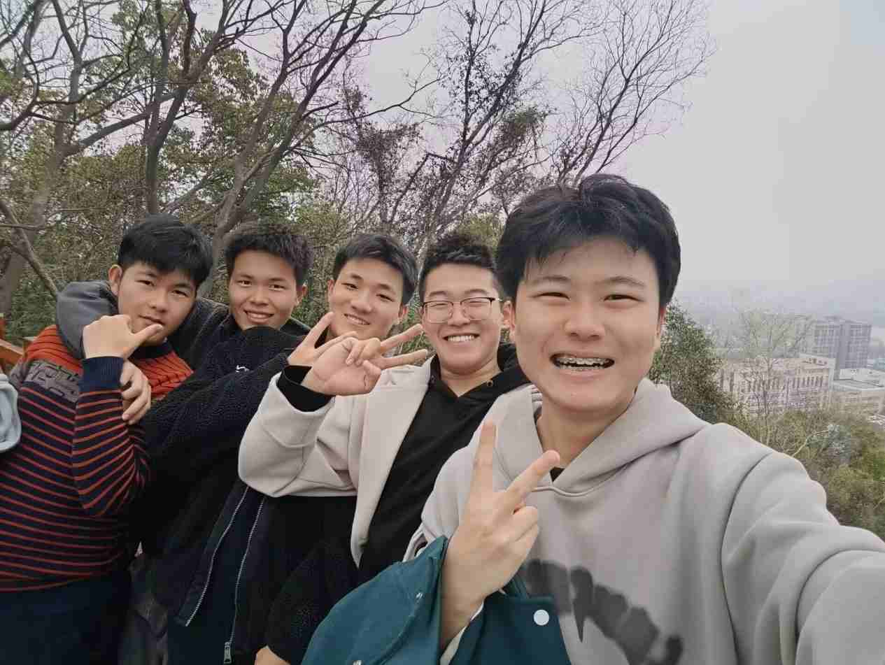 ���ՌW�������l���롰��կ�������^�Mʷ��Ʒ�r���lչ��ƪ��