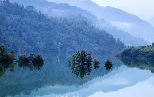 �Gˮ��ɽ�ĺ�