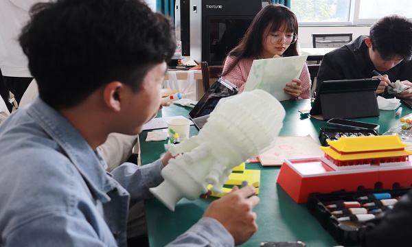 �ĳǴ�W(xu��)�Cе�c��܇���̌W(xu��)Ժ�W(xu��)�ӡ�3D��ӡ���r������ɾͣ�ϲӭ�h�Ķ�ʮ��