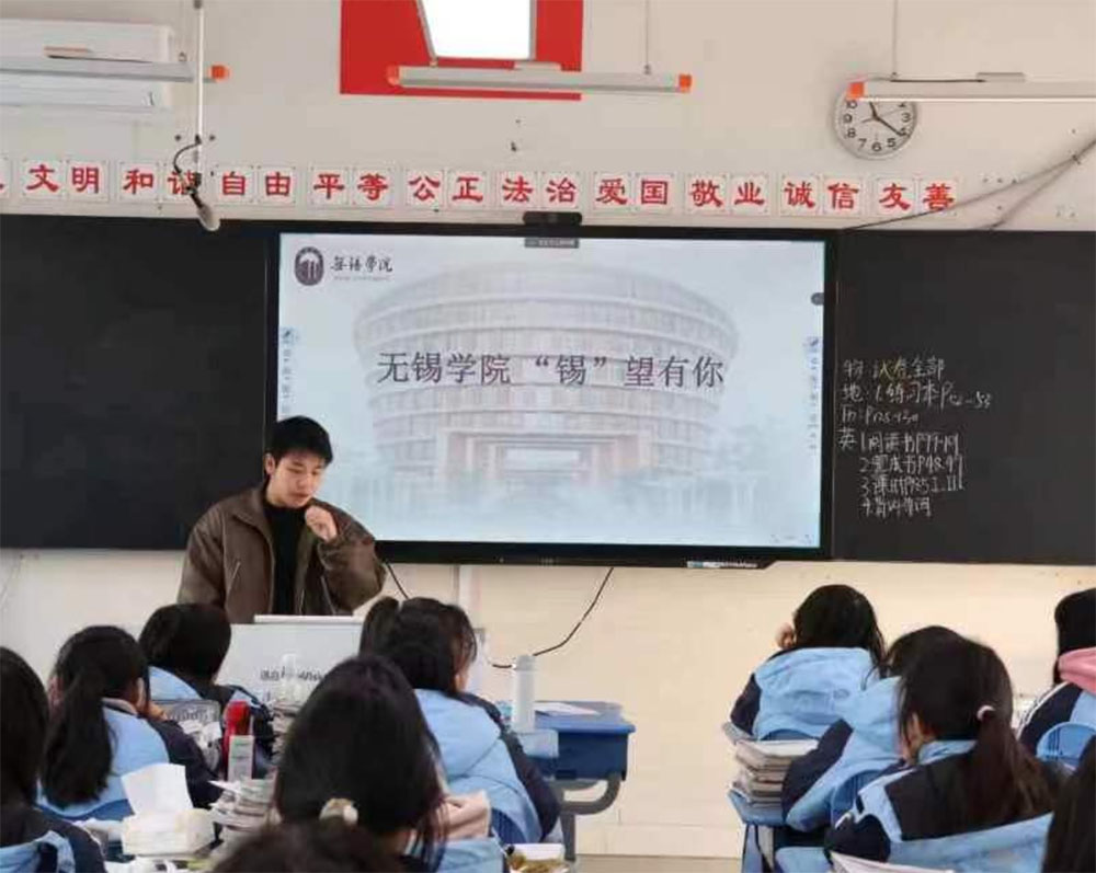 ���aԺ�W��Ů�ӵ�һ�ЌW�С����ٌ��`���