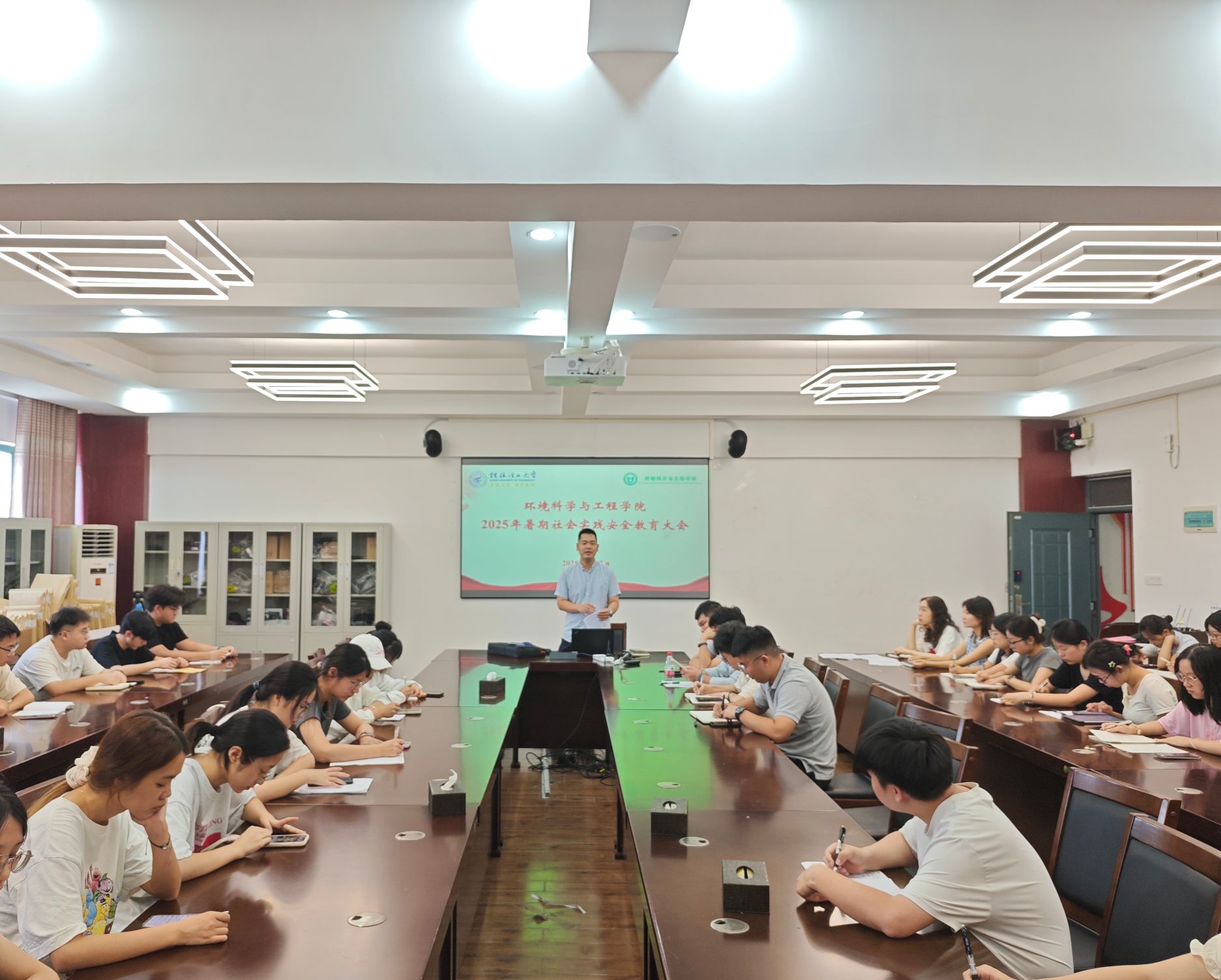 ����������W����ˮƽꑡ��������顱���`�F�_չ �������l����Ӗ��																																																										�����^�l	��̖	����