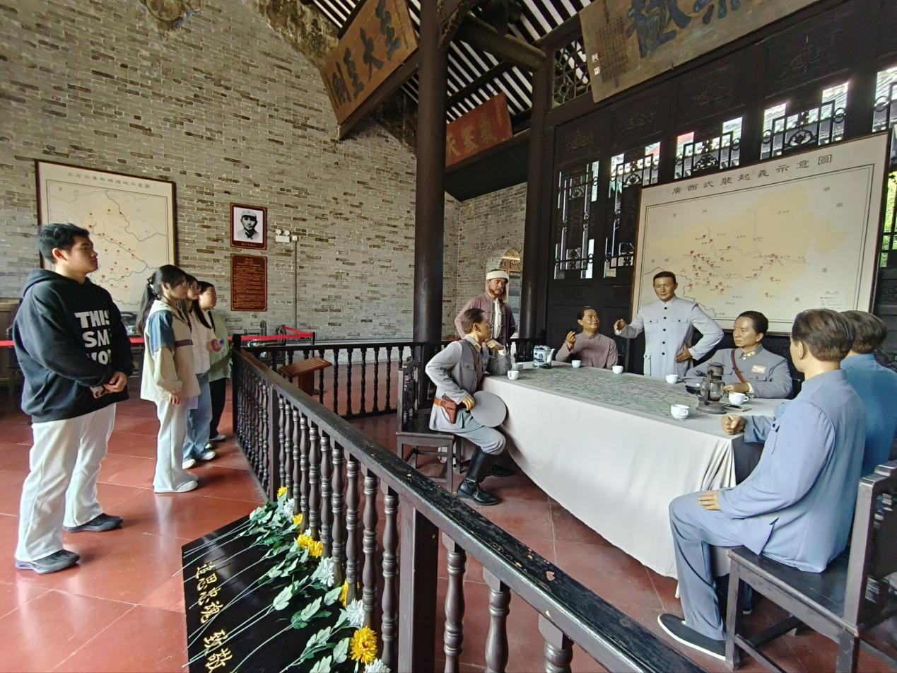 �����һꌍ�`�F�{�а�ɫ���|���^����ʷ�ϔ��ֻ����o���֣��_�tɫ���^���������ƪ