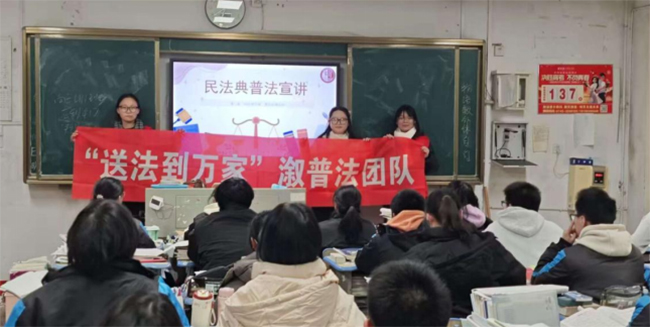 ���ͷ����f�ҡ����շ�С����M����һ�� �����v�o���ഺ���L