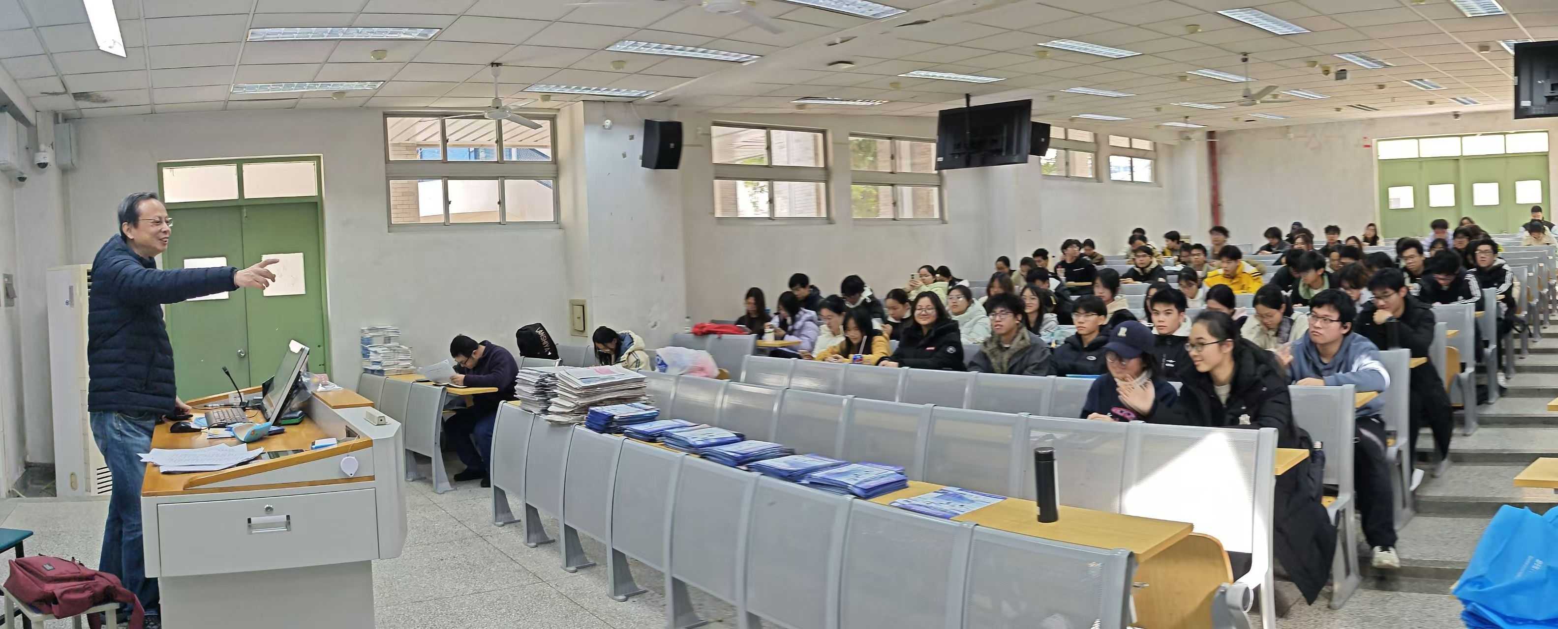 �Ӻ���W����ʮ�Ӻ��飬���F��ǰ�С��F꠸������Fһ�ЌW�_չ��У���v