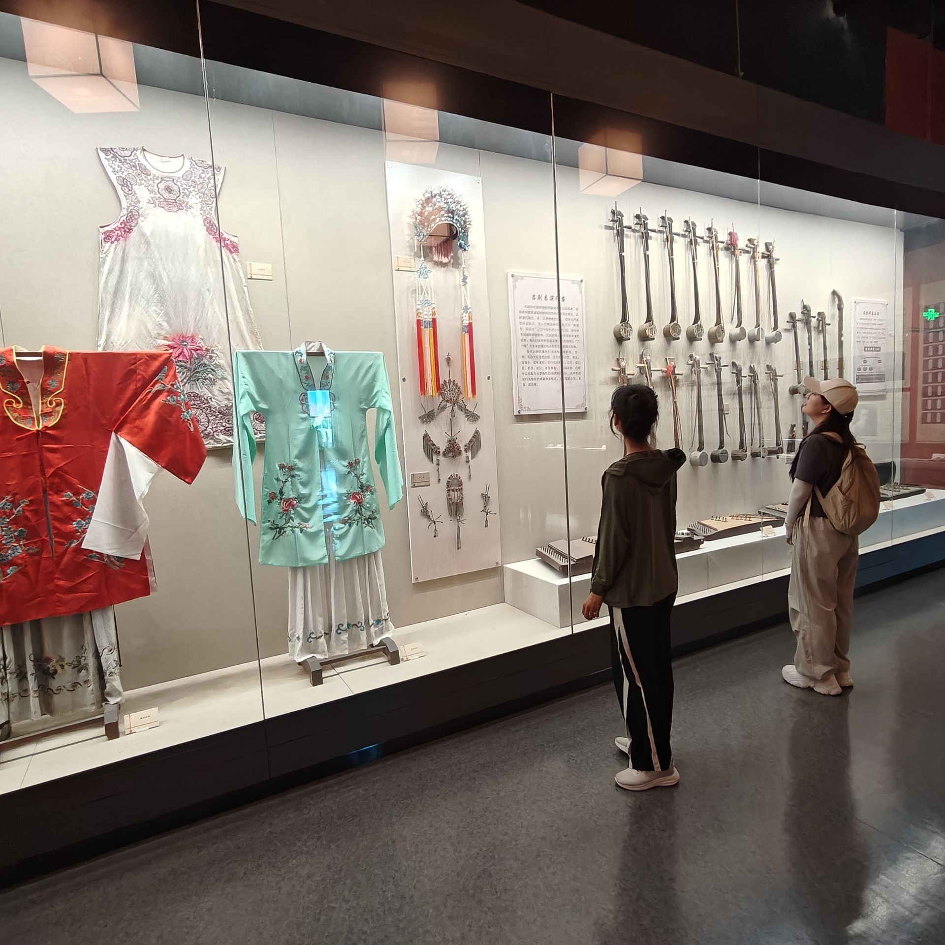 �}����l(xi��ng)���d���A������T���ա���ɽ�|�r�I(y��)��W�r�WԺ���l(xi��ng)�d�r�����}��·���Ќ��`С�