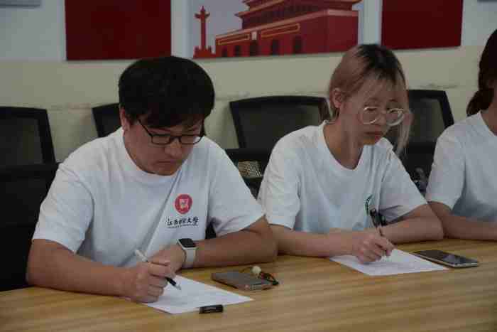 ʥ������`���ģ�У�H�y�ֆ��³� ���� ��ؔ�c�Ӵ��`ꠔy��ͬ�У��ɹ��S�T