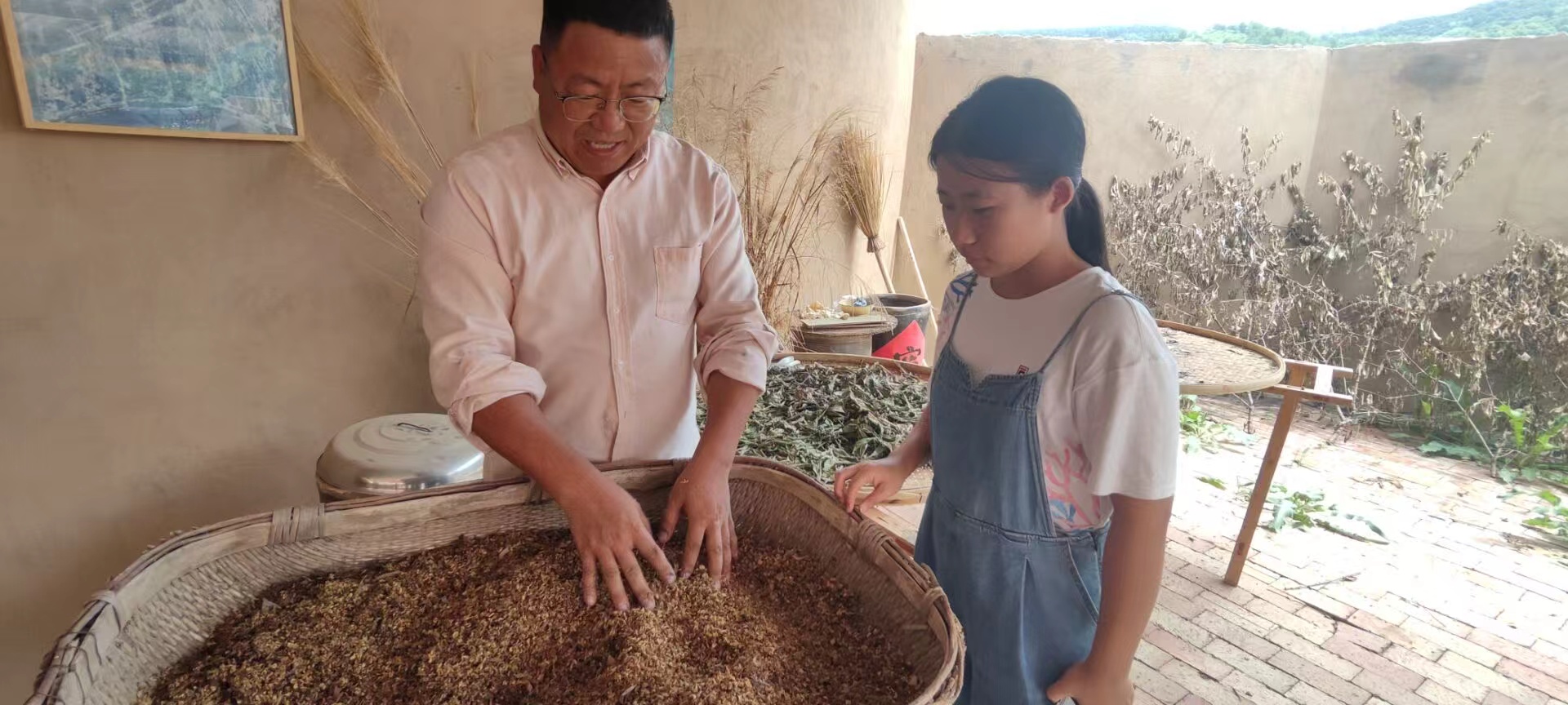 ���r�Y�h(hu��n)�W��̽�L������ֲ��Ⱦ��������Ȼɫ�����|���Gɫ�l(f��)չ�}��