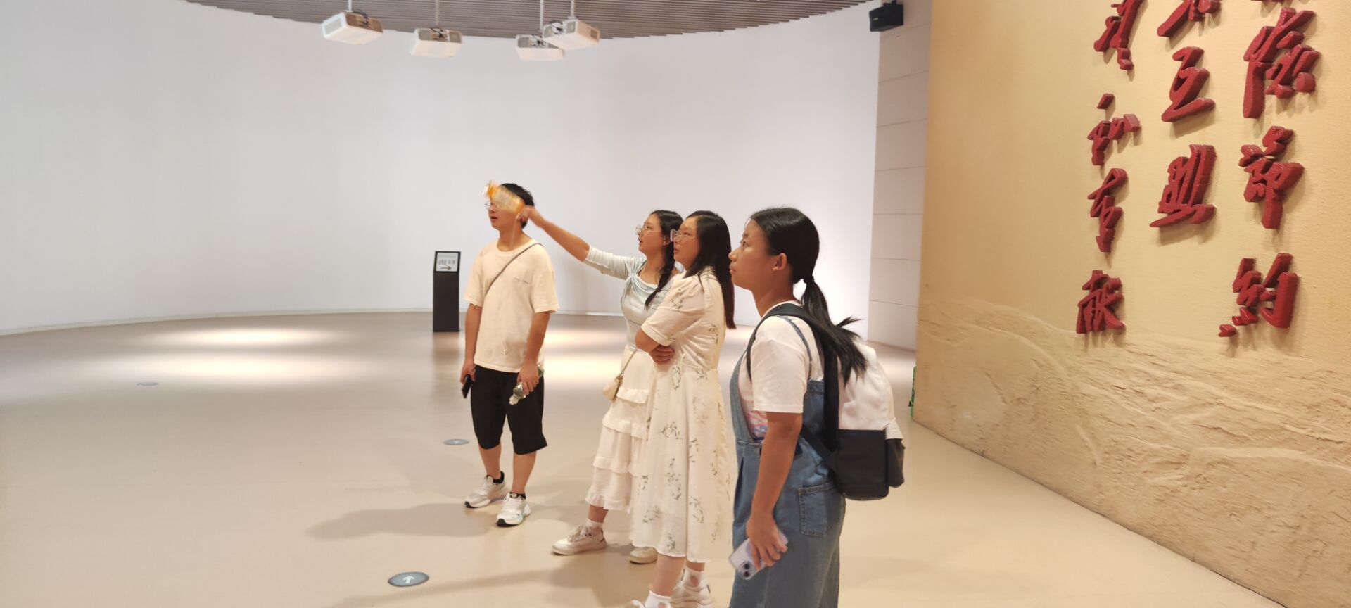 �����tɫ��������a�Gɫ�D�͡������r�W��������̽�����B(t��i)���d֮·