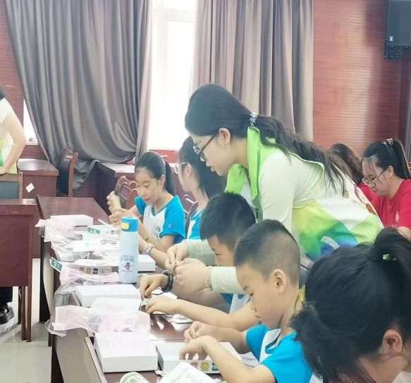 ���K�l(w��i)�������I(y��)�W(xu��)Ժ��ˎ�΢�⡱־Ըꠞ����؃�ͯ�_չ���}���ڰ�